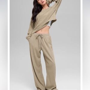 BEST SELLER muse wide leg pant gravel Alo yoga